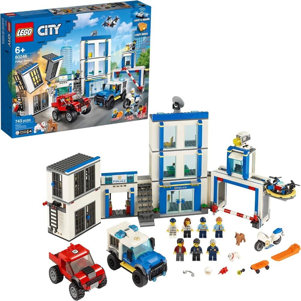 Lego City Police Station  60246 (743 Pcs) Brand New